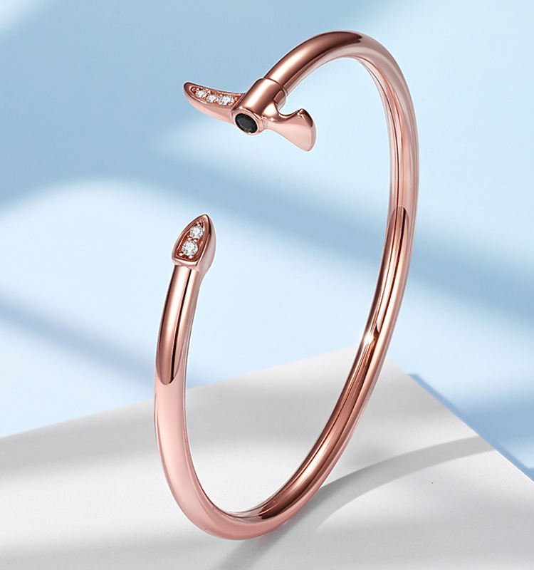 H070b07751369418cadb56dfeb936c029s.jpg Sterling Silver High Jewelry Gold Pick-shaped Bracelet - Image 1